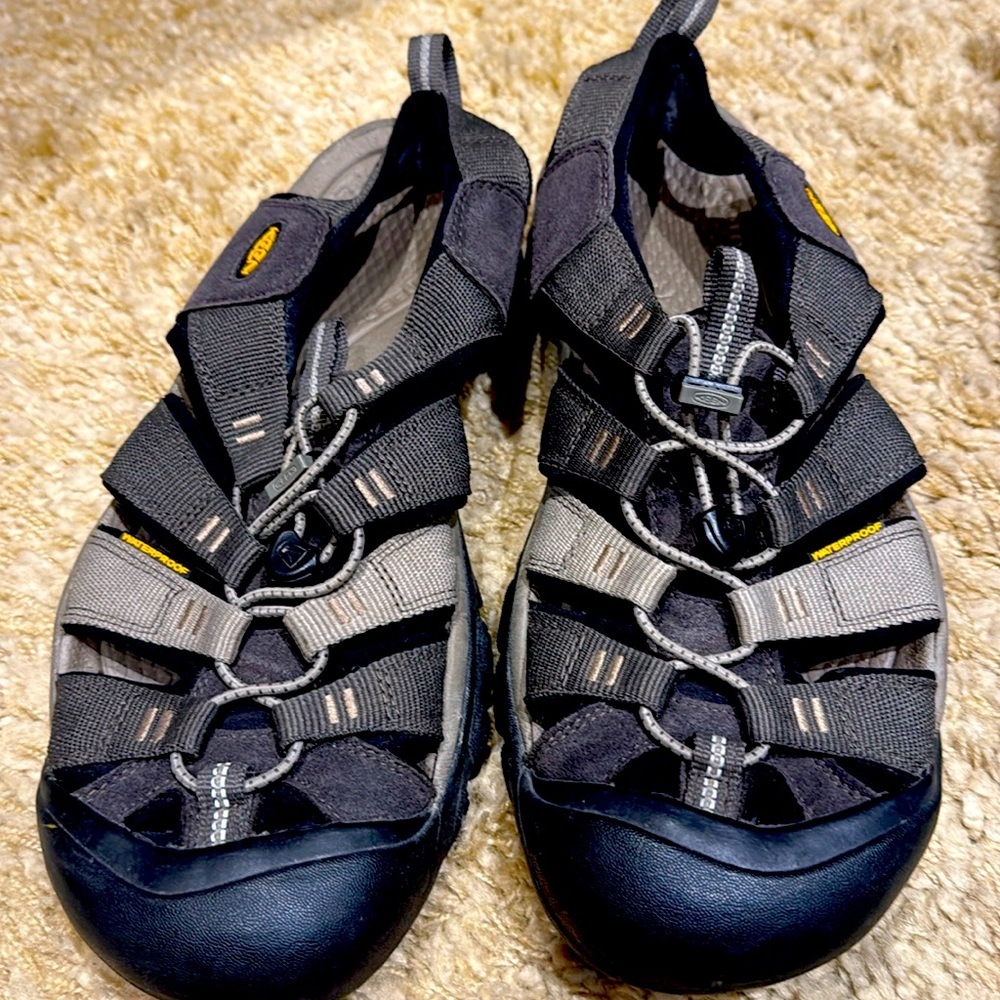 Men's KEEN Black and Tan Outdoor Shoes